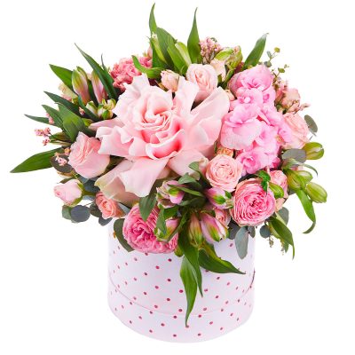 Цветочная композиция в шляпной коробке «Розовые мечты»